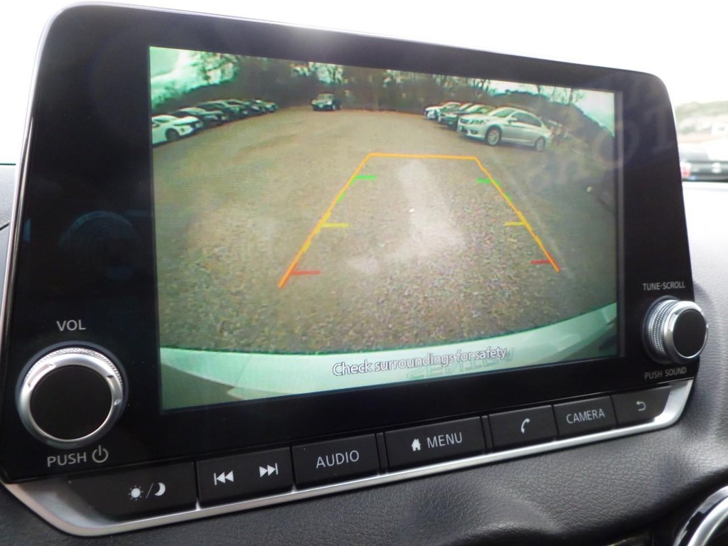 Nissan Sentra Vehicle Image 14