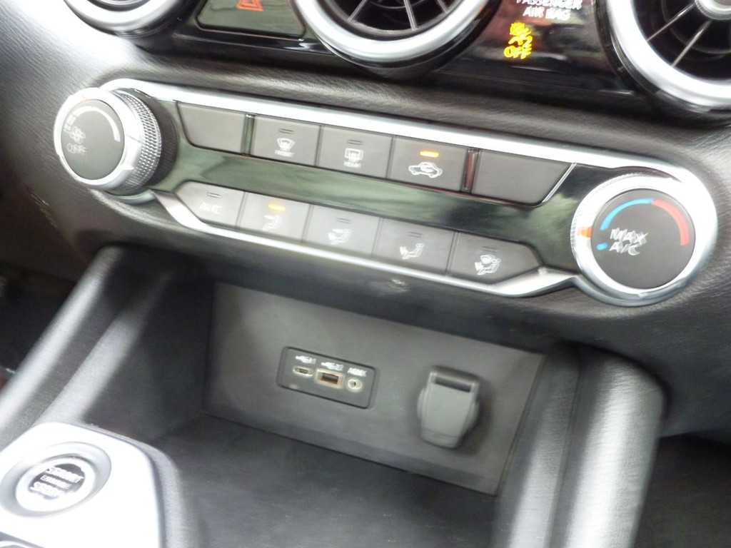 Nissan Sentra Vehicle Image 15