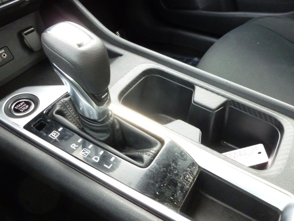 Nissan Sentra Vehicle Image 16