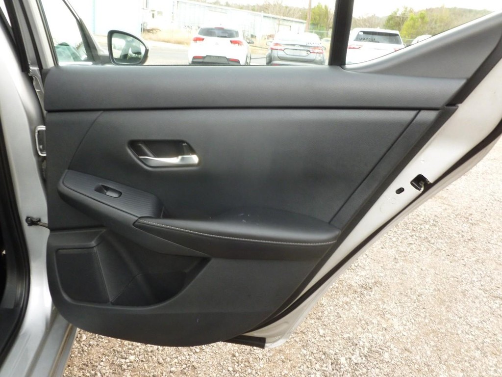 Nissan Sentra Vehicle Image 19