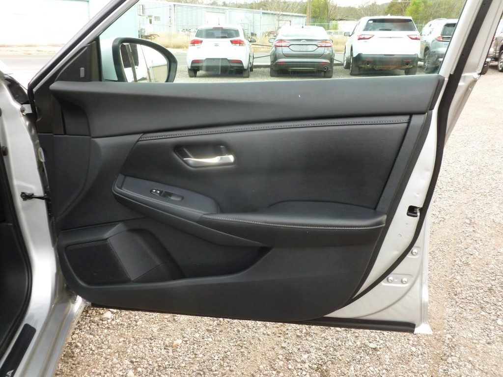 Nissan Sentra Vehicle Image 20