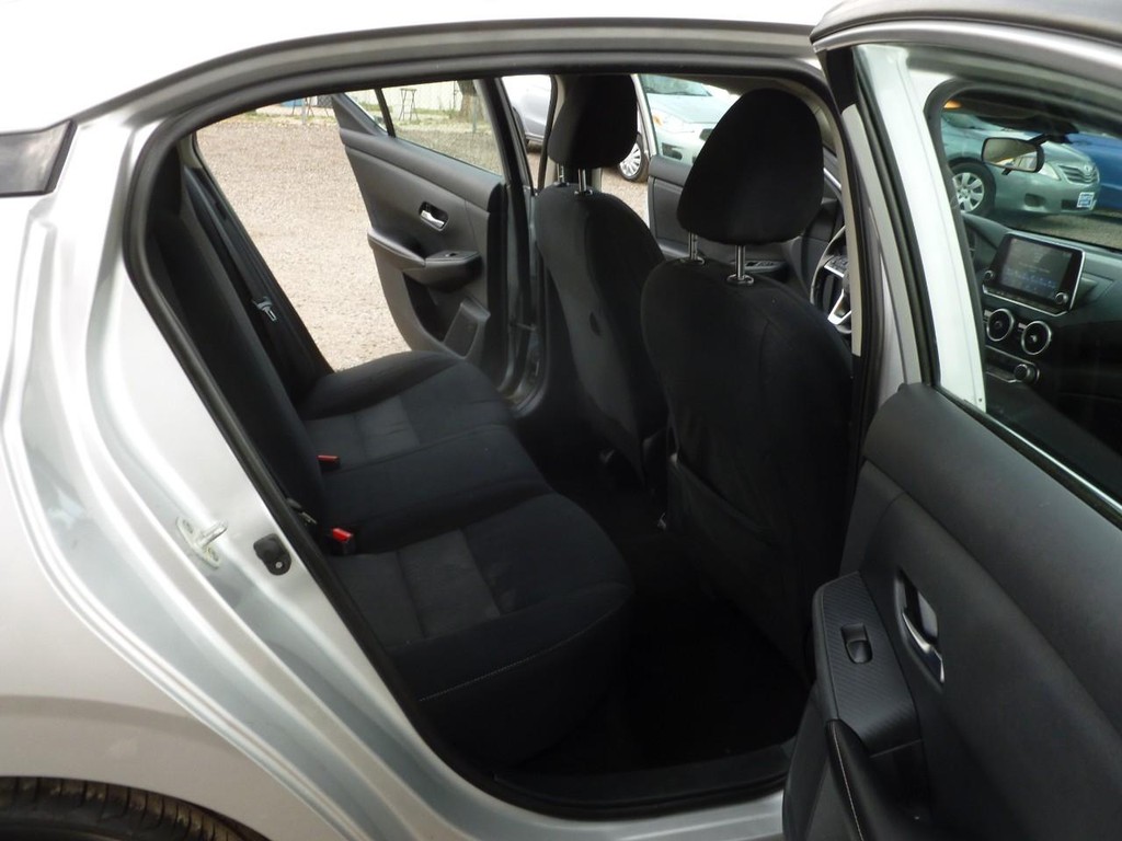 Nissan Sentra Vehicle Image 22