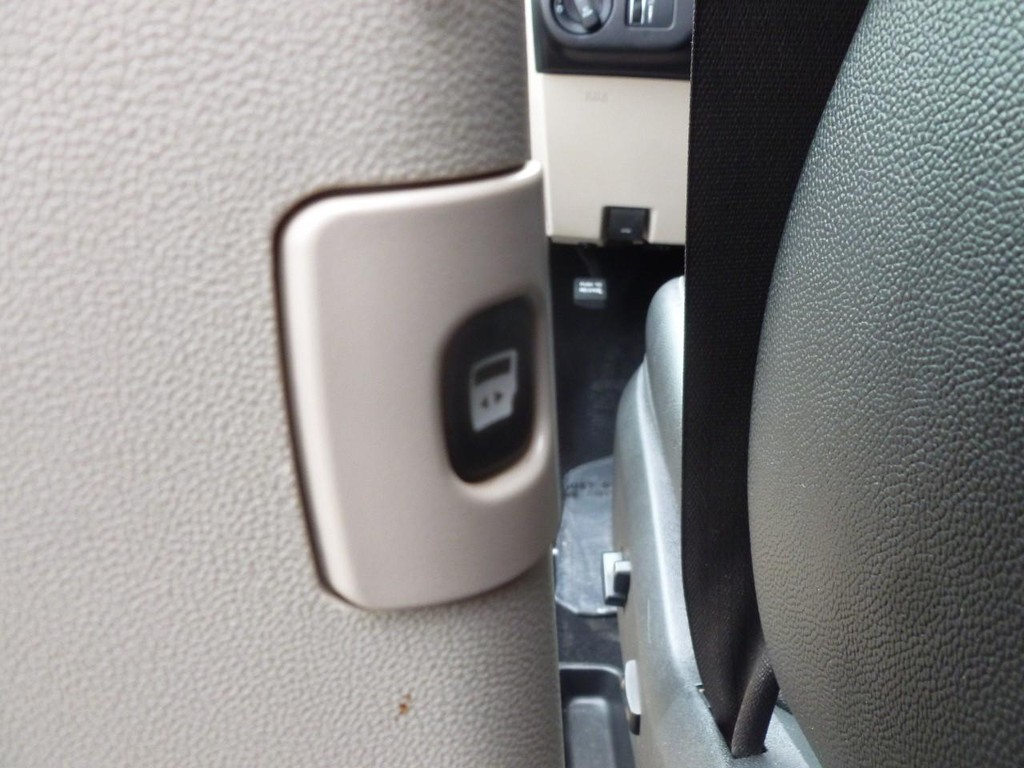 Dodge Grand Caravan Vehicle Image 11