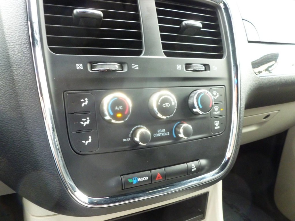 Dodge Grand Caravan Vehicle Image 17