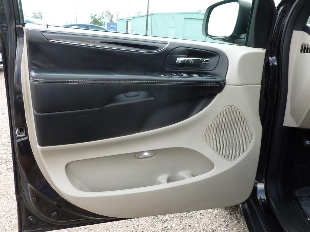 Dodge Grand Caravan Vehicle Image 21