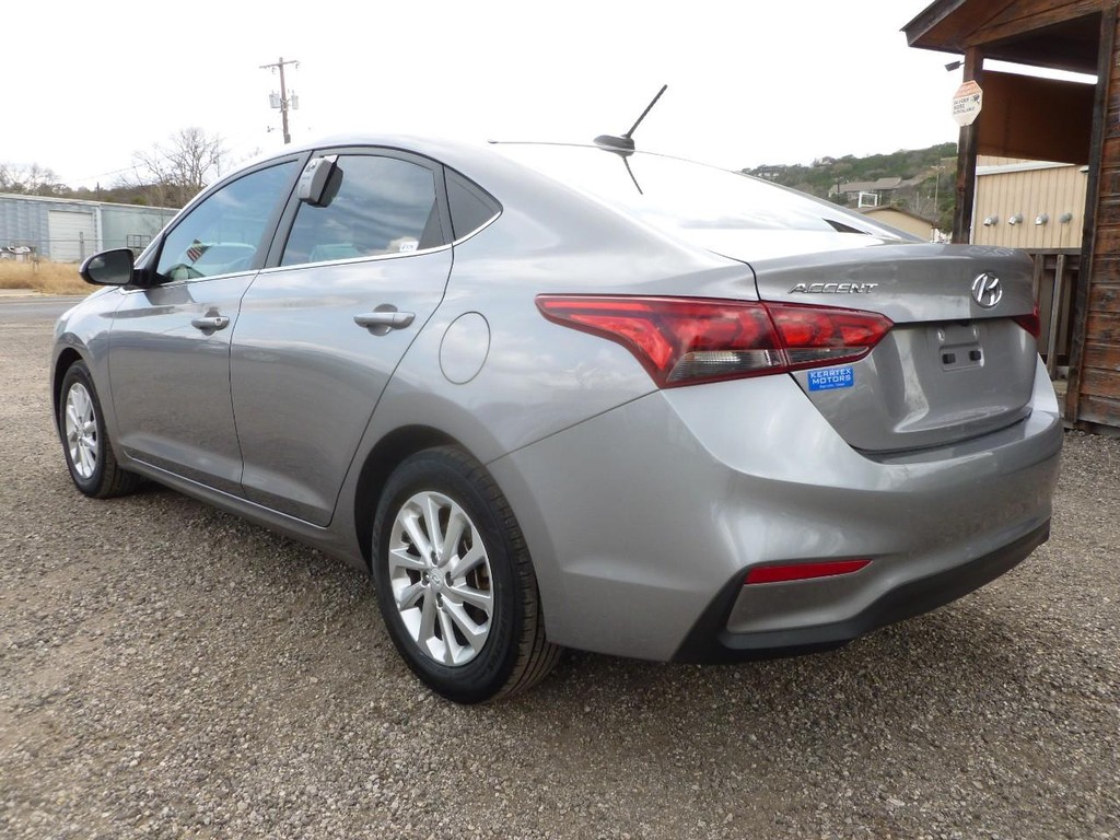 Hyundai Accent Vehicle Image 02