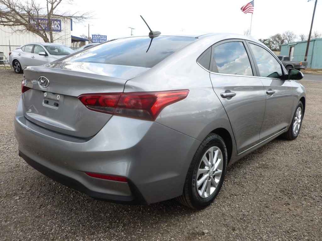 Hyundai Accent Vehicle Image 03