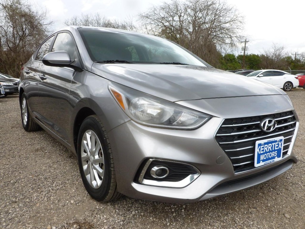 Hyundai Accent Vehicle Image 05