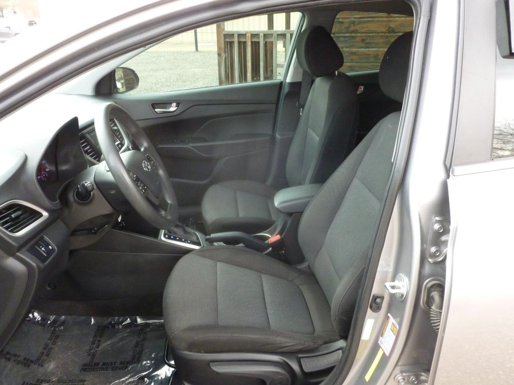 Hyundai Accent Vehicle Image 06