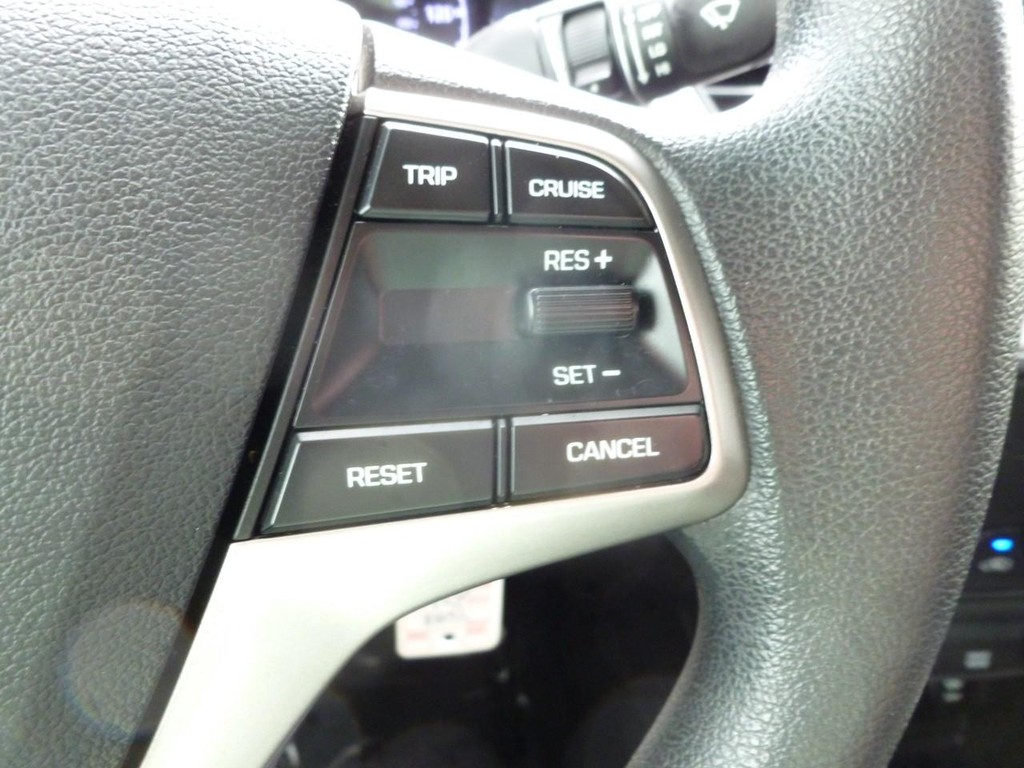 Hyundai Accent Vehicle Image 12