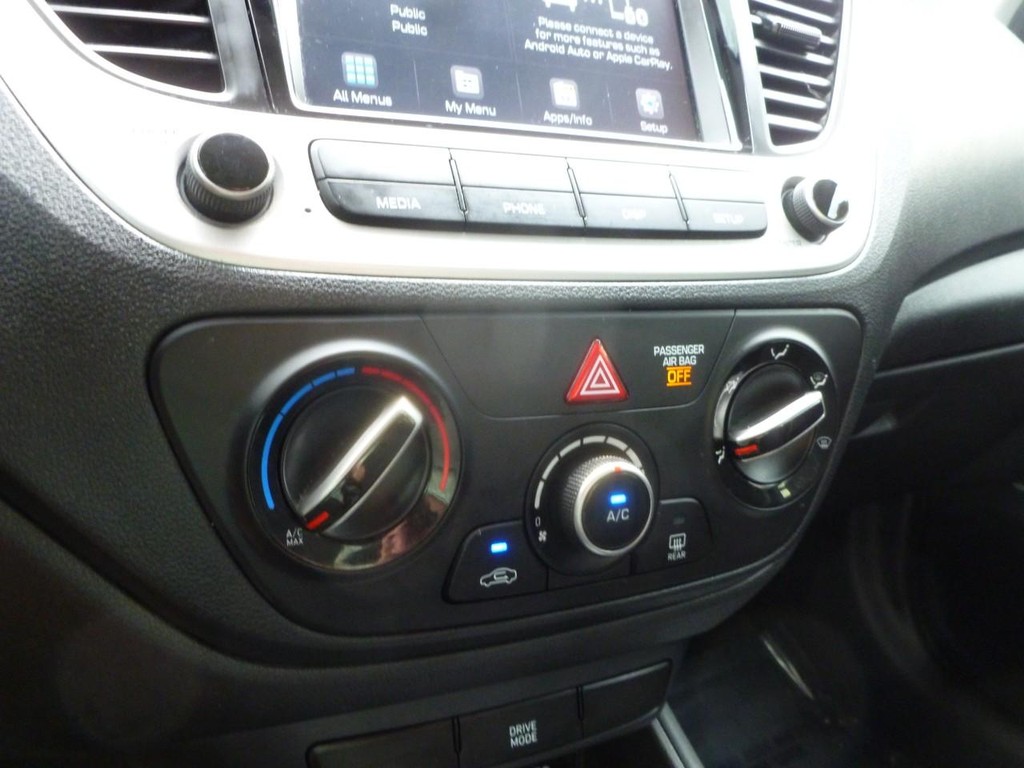 Hyundai Accent Vehicle Image 14