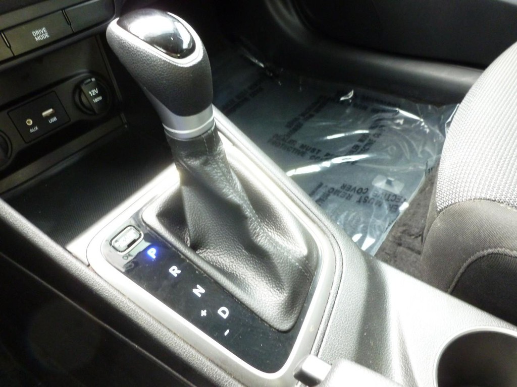 Hyundai Accent Vehicle Image 16