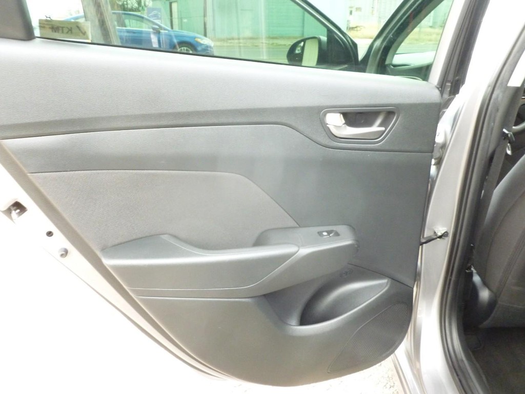 Hyundai Accent Vehicle Image 19