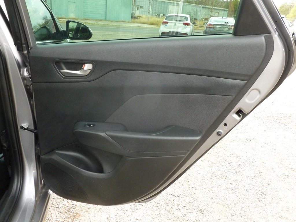 Hyundai Accent Vehicle Image 20