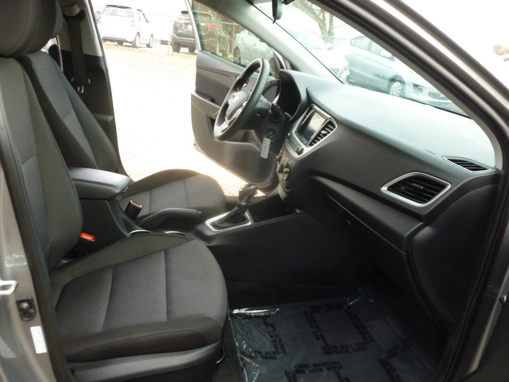 Hyundai Accent Vehicle Image 22