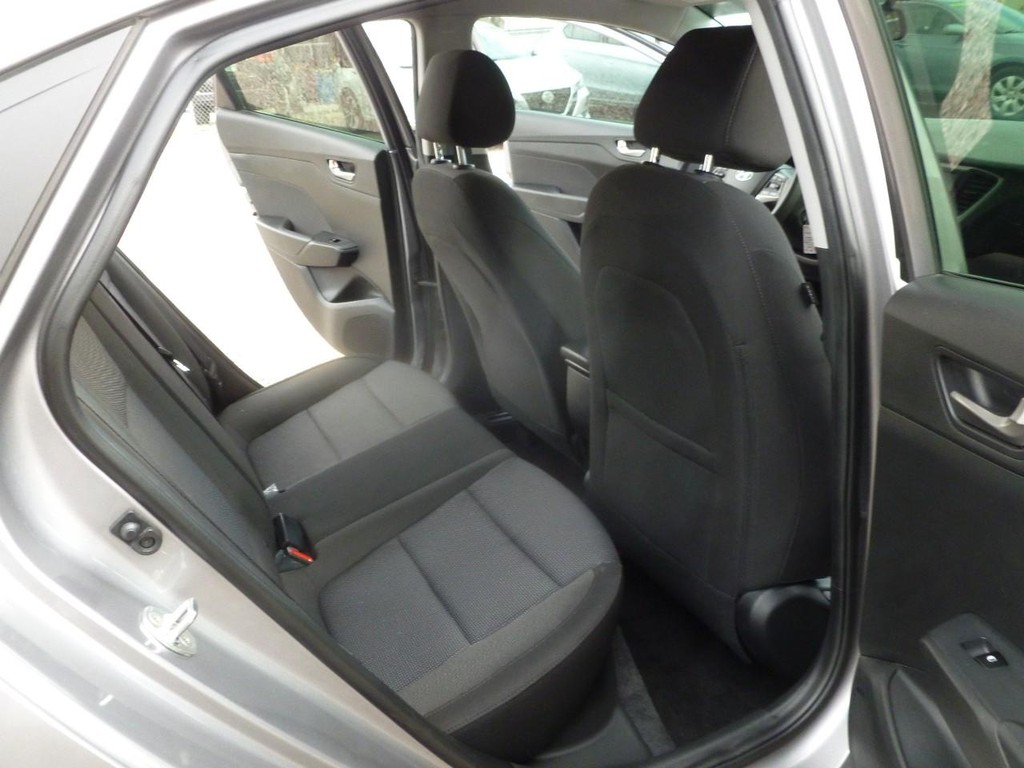 Hyundai Accent Vehicle Image 23