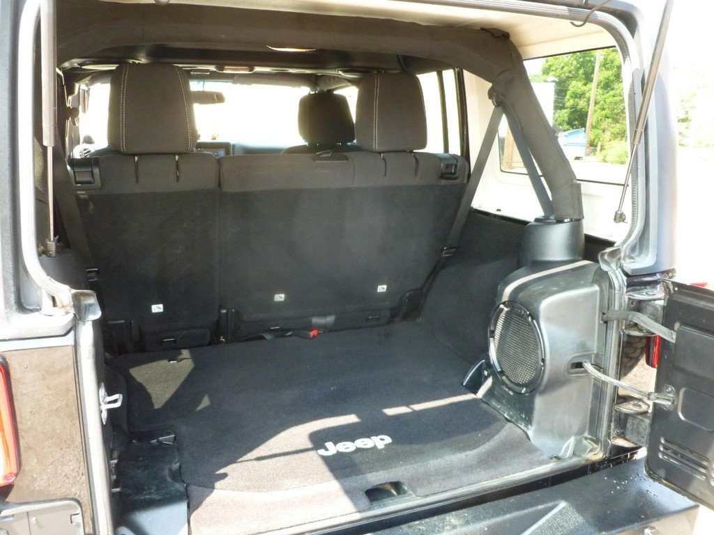 Jeep Wrangler Unlimited Vehicle Image 14
