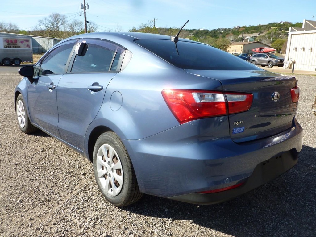 Kia Rio Vehicle Full-screen Gallery Image 02