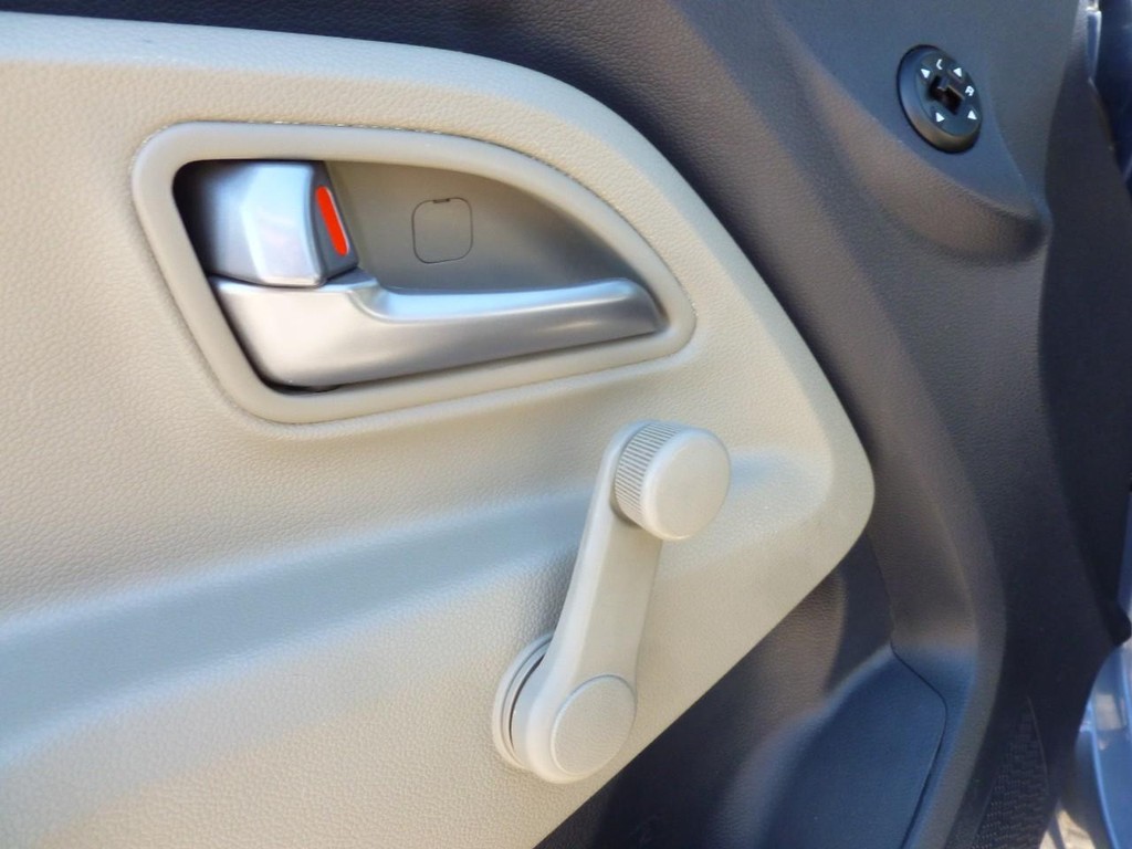 Kia Rio Vehicle Full-screen Gallery Image 08