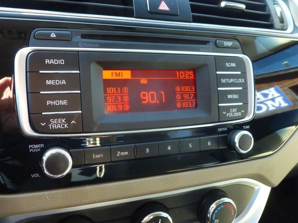 Kia Rio Vehicle Full-screen Gallery Image 12