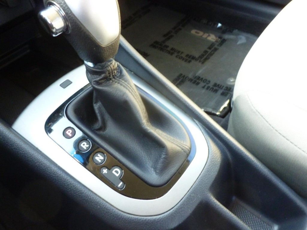 Kia Rio Vehicle Full-screen Gallery Image 14