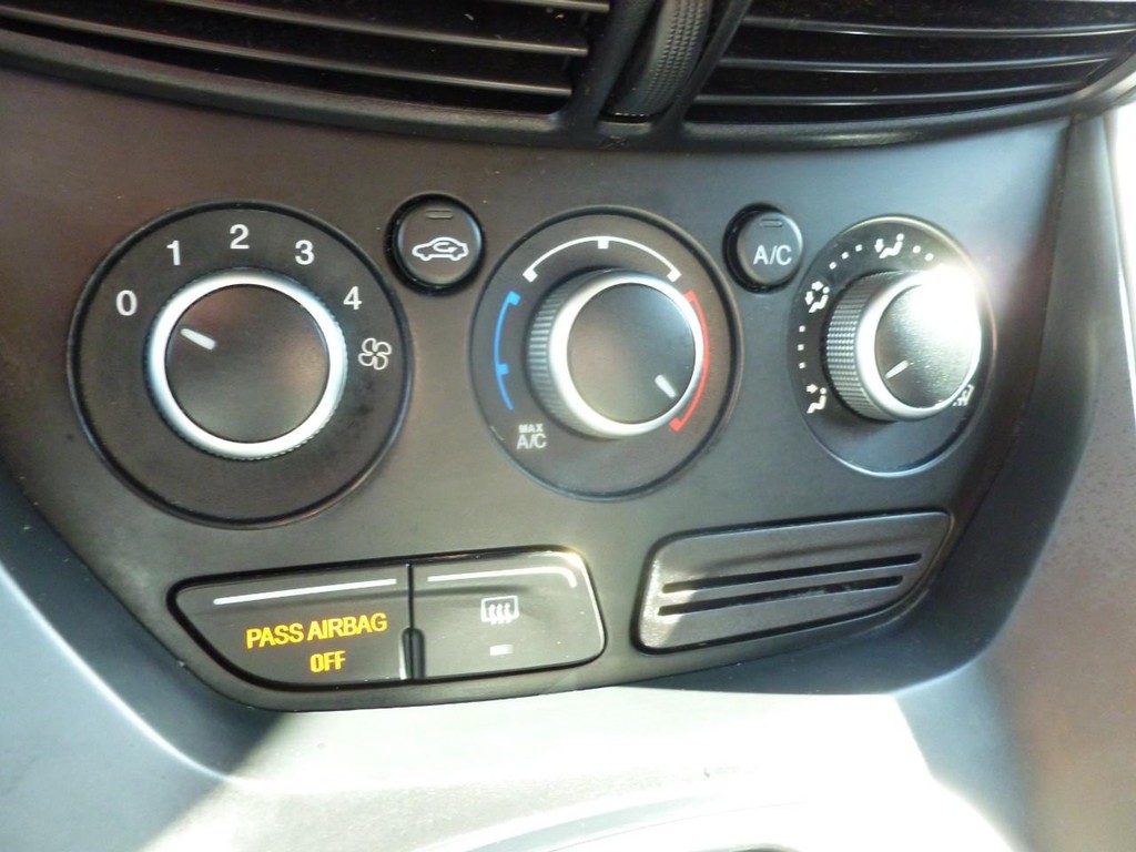 Ford Escape Vehicle Image 15