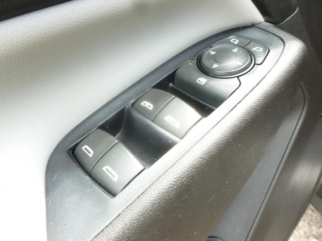 Chevrolet Equinox Vehicle Image 09
