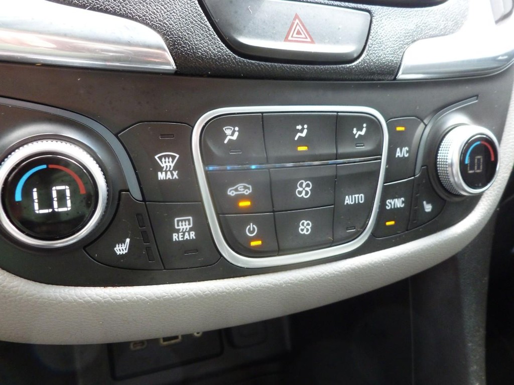 Chevrolet Equinox Vehicle Image 13