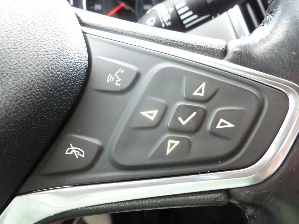 Chevrolet Equinox Vehicle Image 16