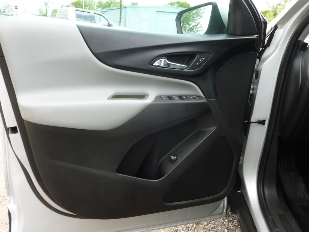 Chevrolet Equinox Vehicle Image 17