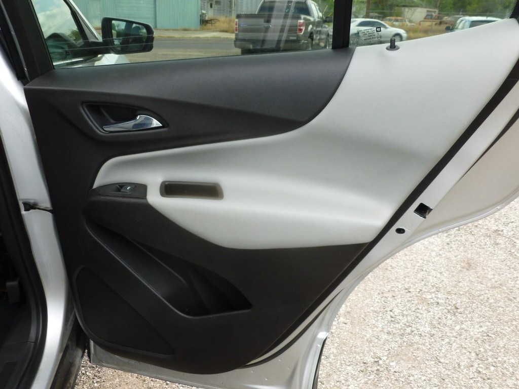 Chevrolet Equinox Vehicle Image 19