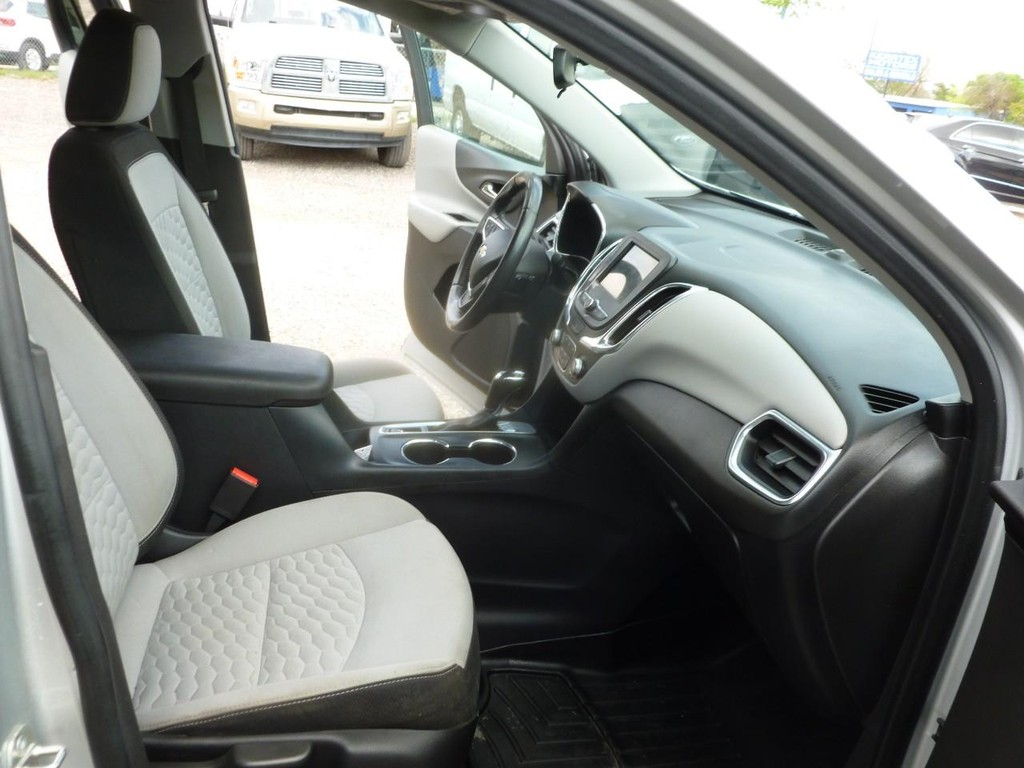 Chevrolet Equinox Vehicle Image 21