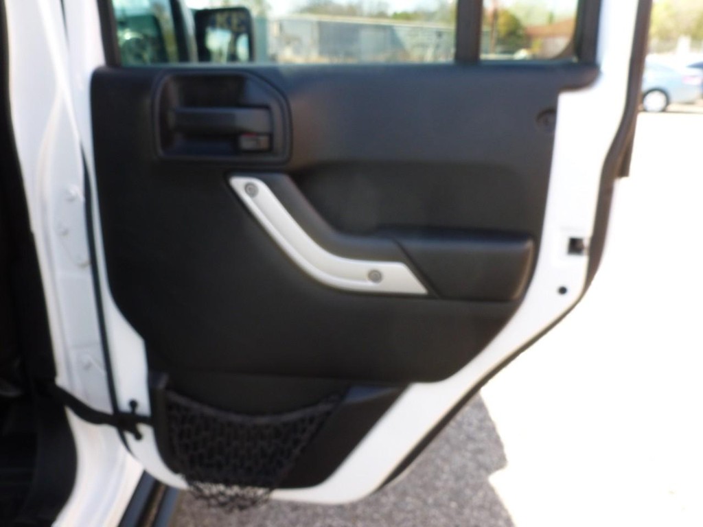 Jeep Wrangler Unlimited Vehicle Image 19