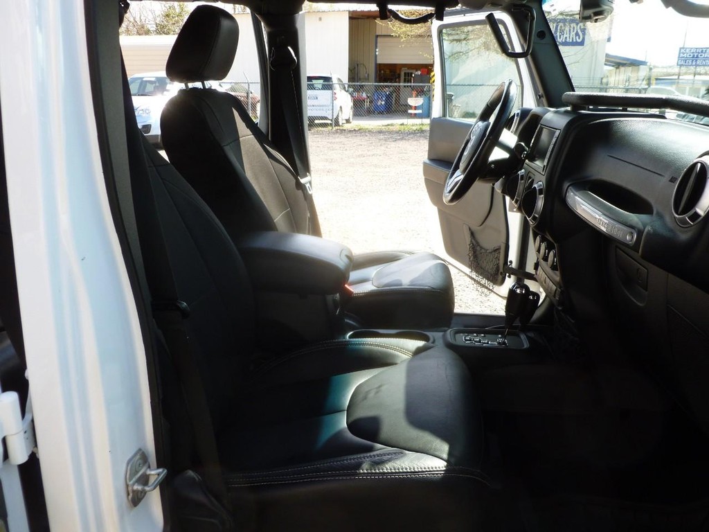 Jeep Wrangler Unlimited Vehicle Image 21