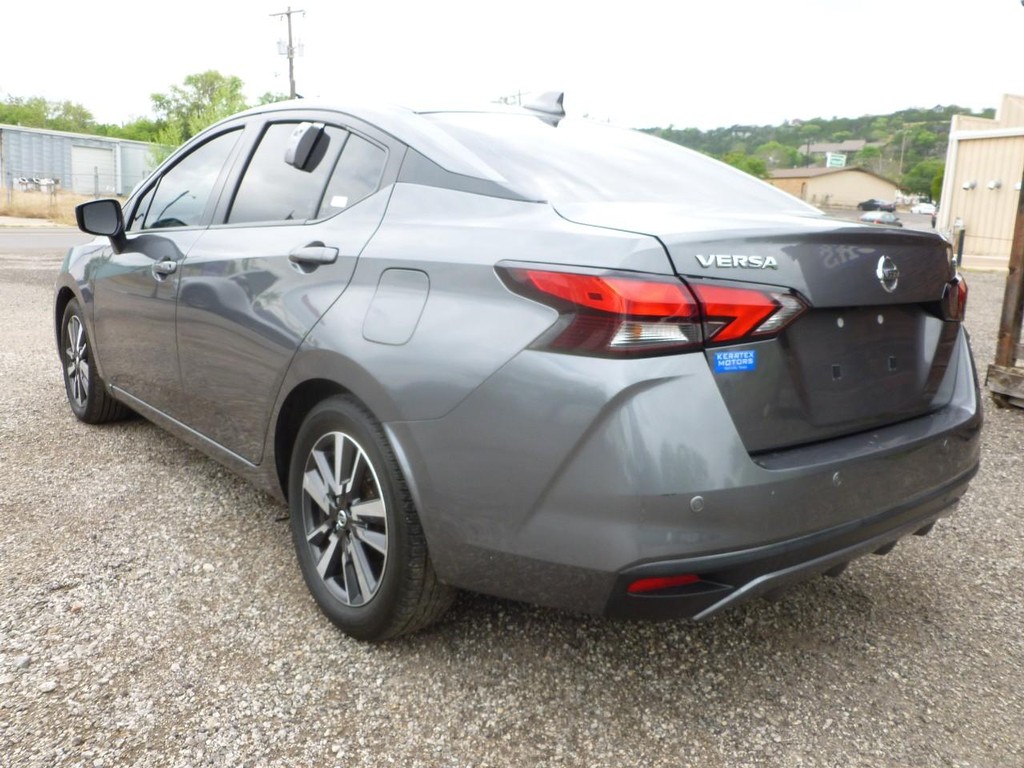 Nissan Versa Vehicle Full-screen Gallery Image 02