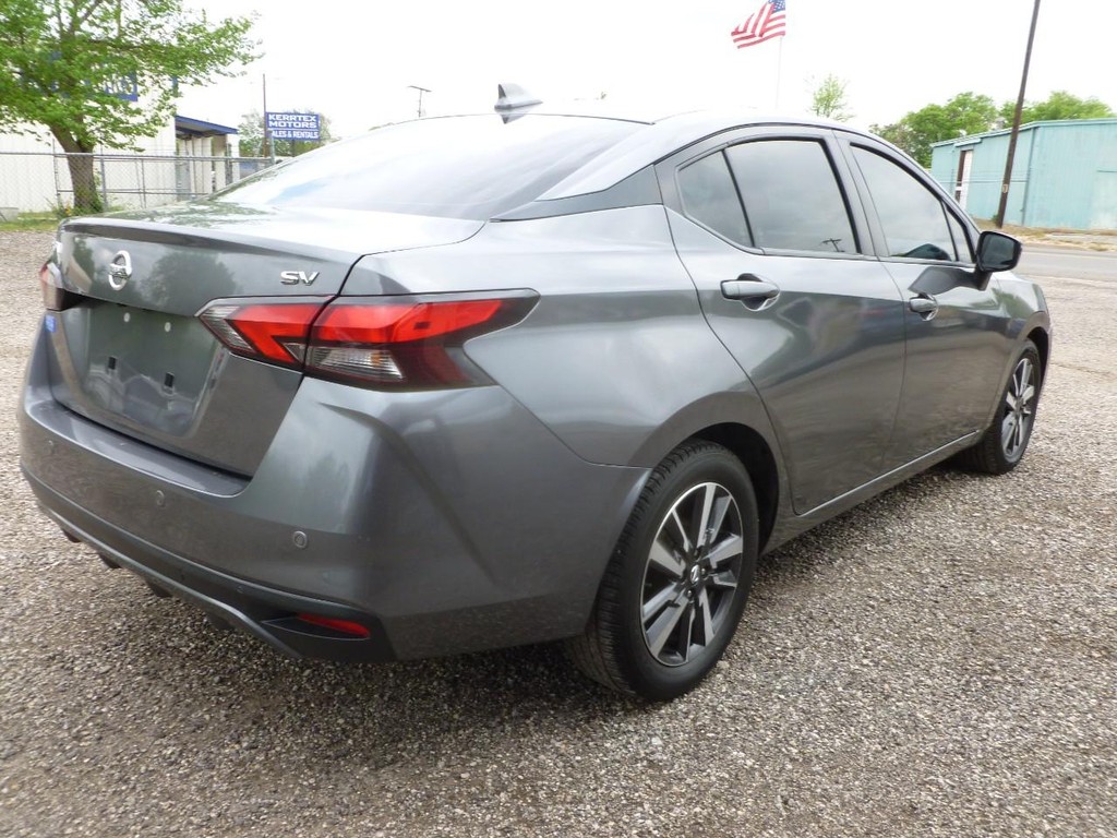 Nissan Versa Vehicle Full-screen Gallery Image 03