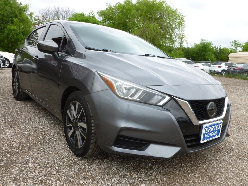 Nissan Versa Vehicle Full-screen Gallery Image 04