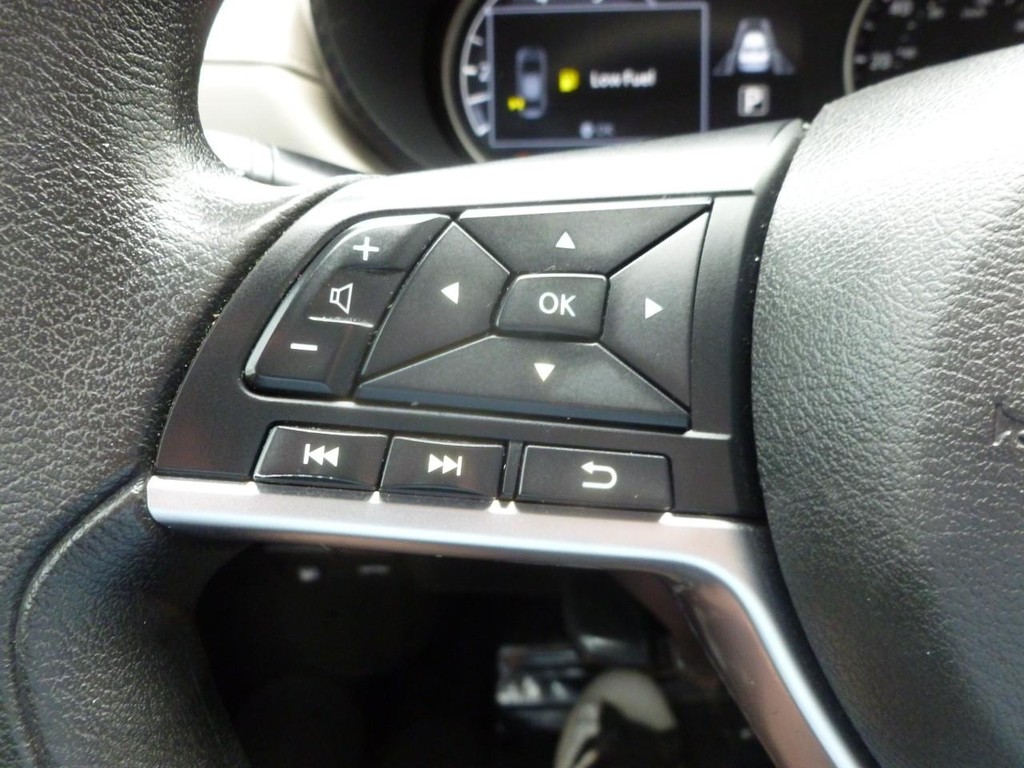 Nissan Versa Vehicle Full-screen Gallery Image 10