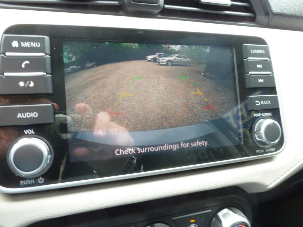 Nissan Versa Vehicle Full-screen Gallery Image 13