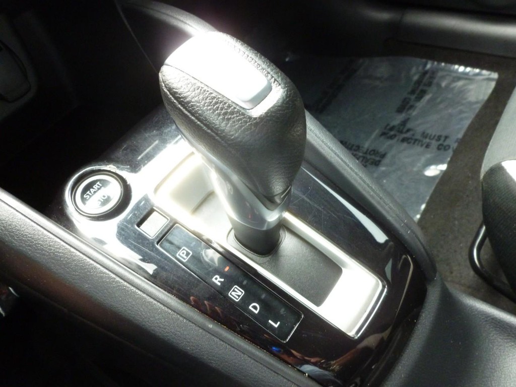 Nissan Versa Vehicle Full-screen Gallery Image 15