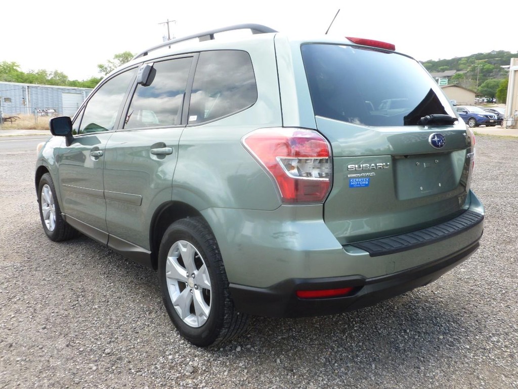 Subaru Forester Vehicle Full-screen Gallery Image 02