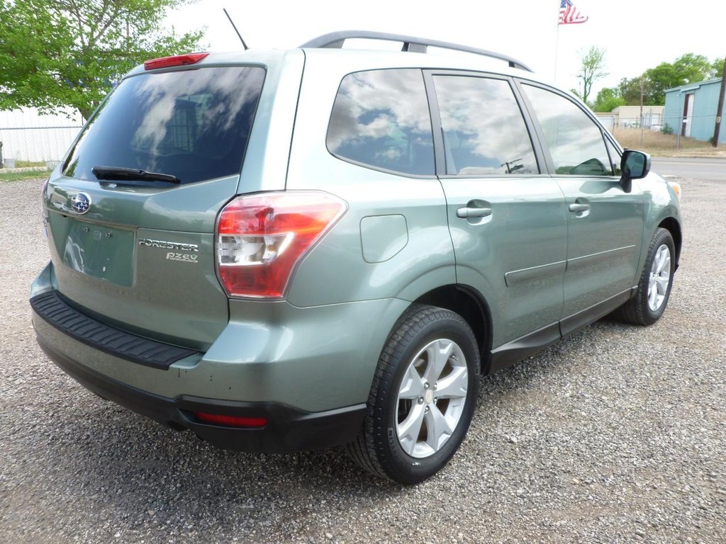 Subaru Forester Vehicle Full-screen Gallery Image 03