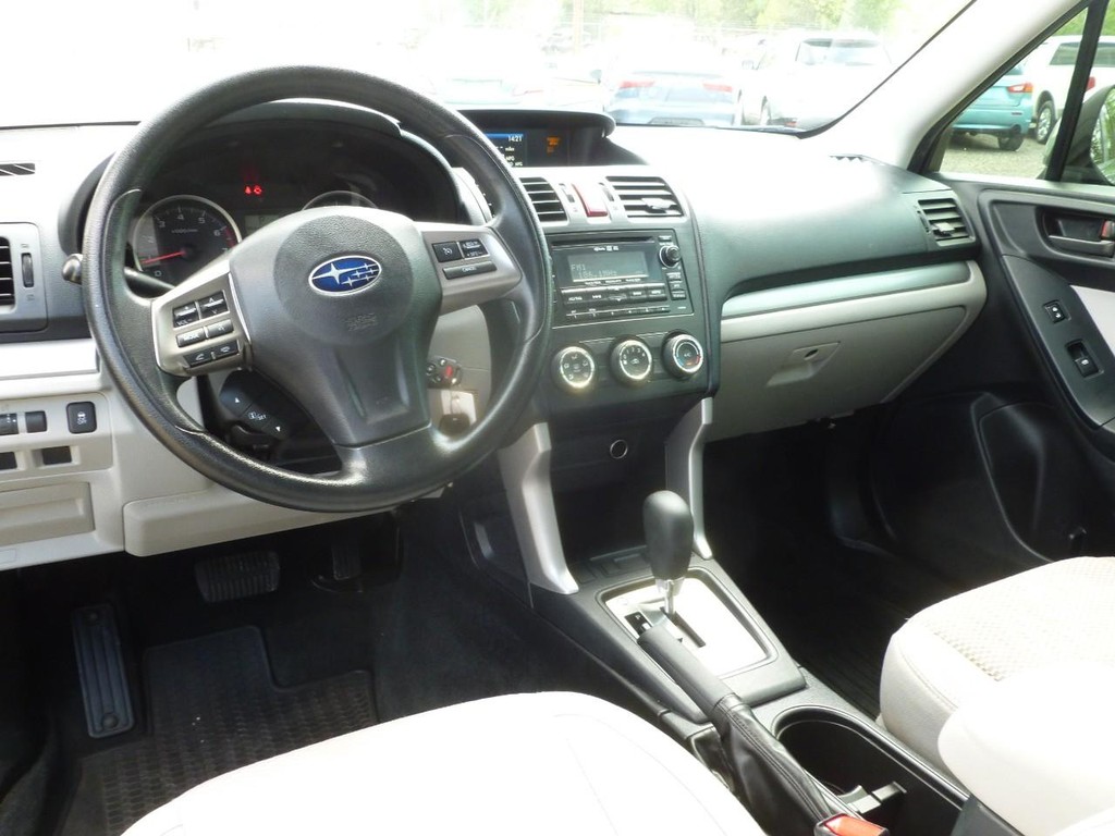 Subaru Forester Vehicle Full-screen Gallery Image 07