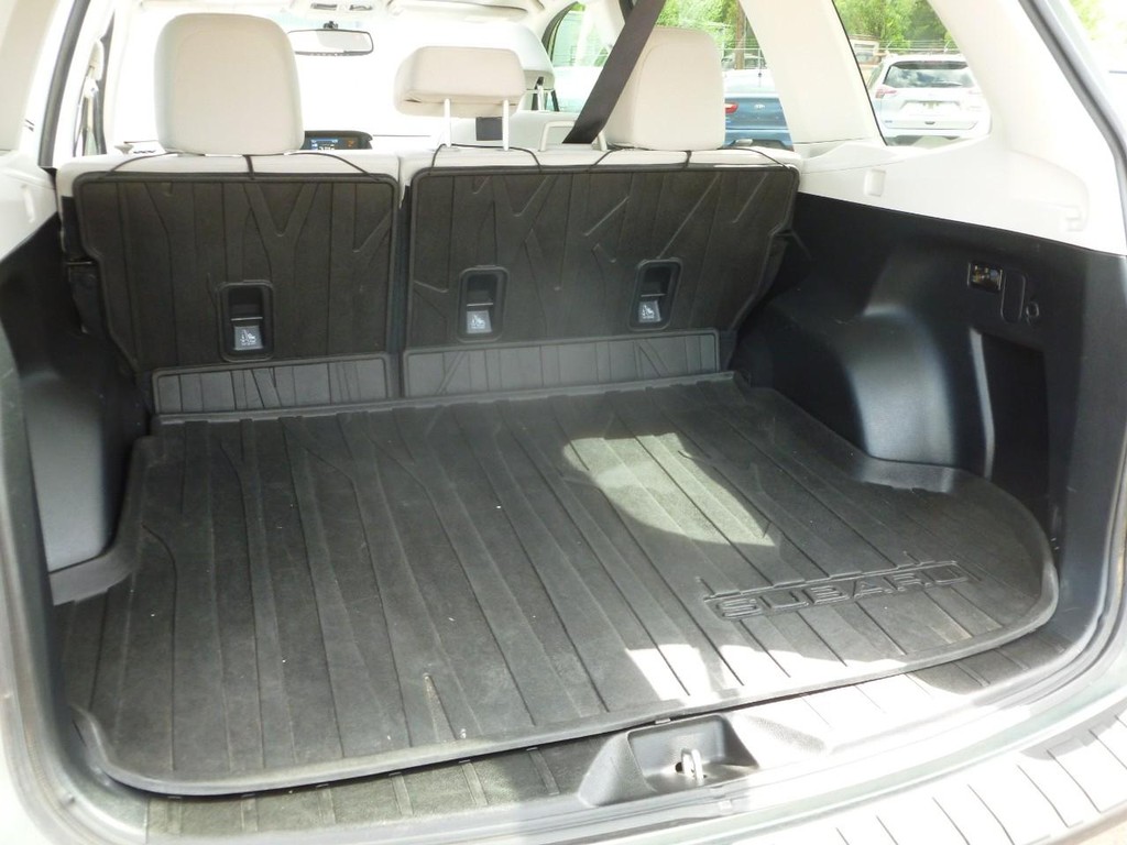 Subaru Forester Vehicle Full-screen Gallery Image 21