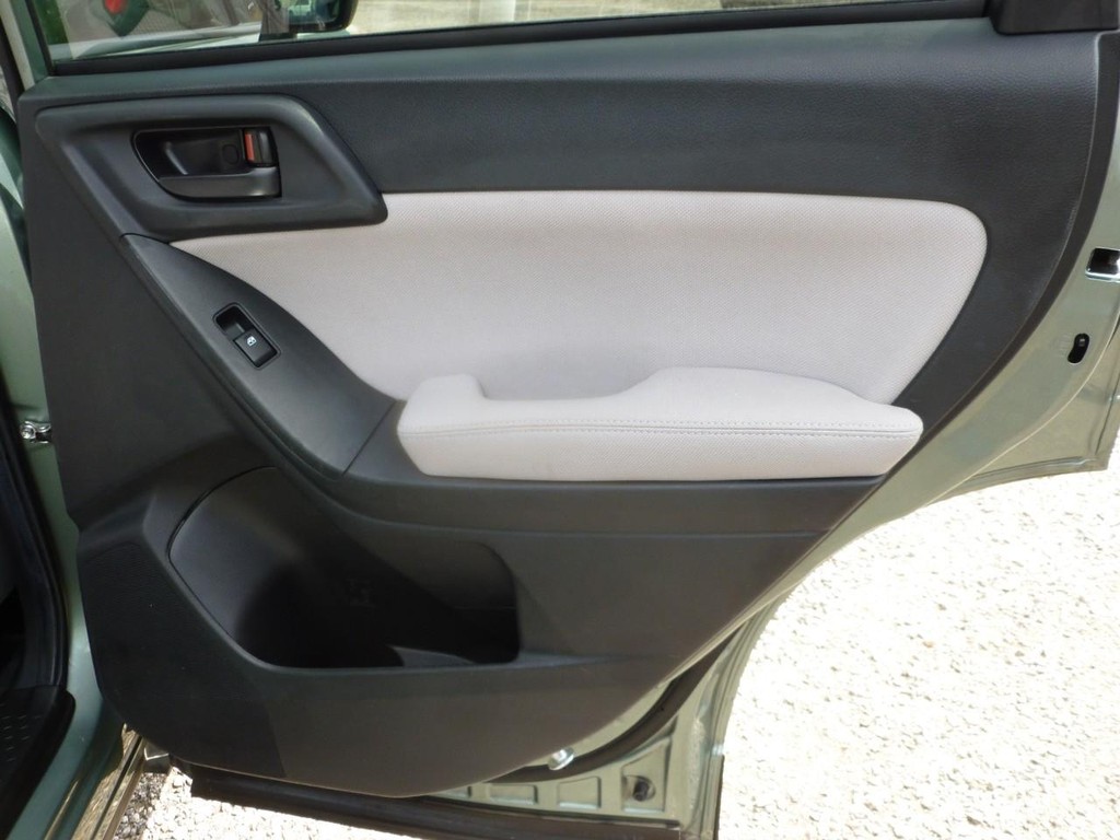 Subaru Forester Vehicle Full-screen Gallery Image 22