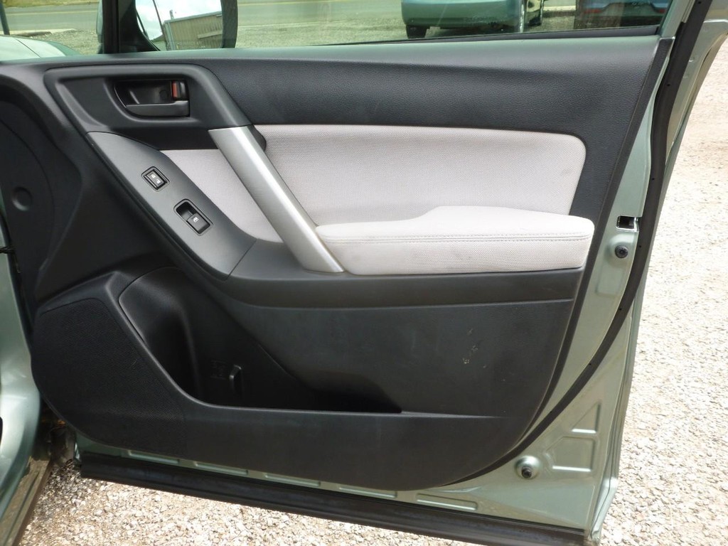 Subaru Forester Vehicle Full-screen Gallery Image 23