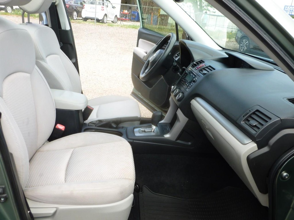 Subaru Forester Vehicle Full-screen Gallery Image 24