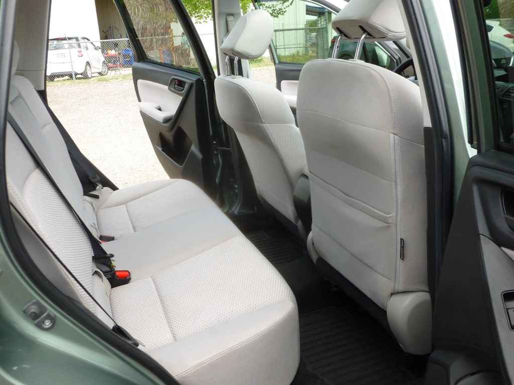 Subaru Forester Vehicle Full-screen Gallery Image 25