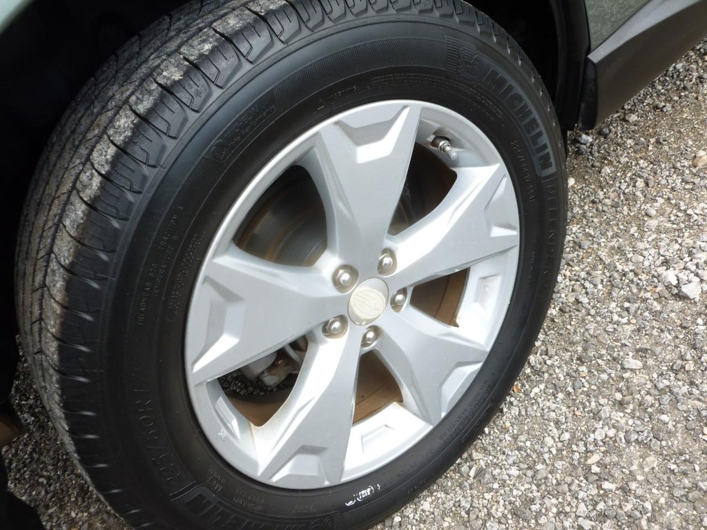 Subaru Forester Vehicle Full-screen Gallery Image 28