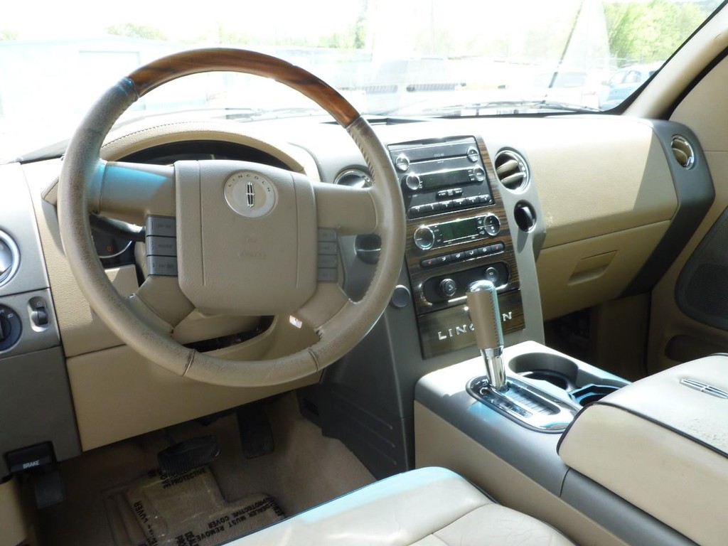 Lincoln Mark LT Vehicle Image 08
